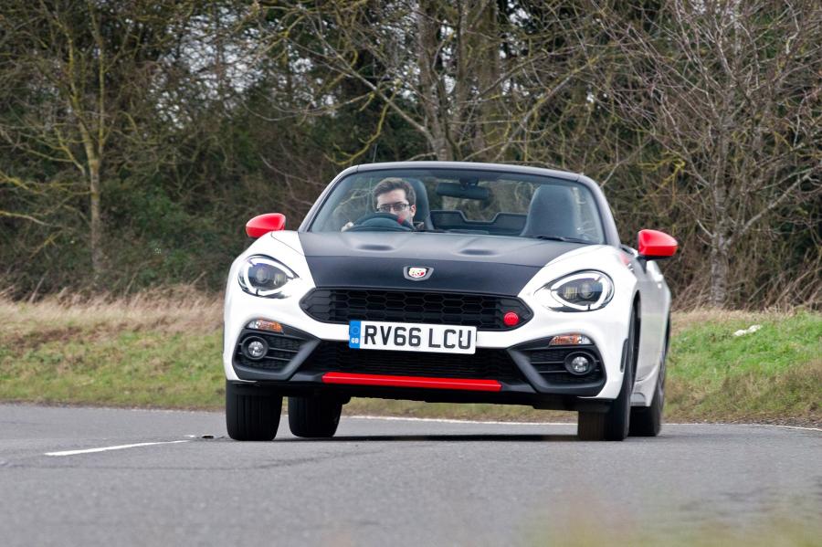  Abarth 124 Spider (348) 2016 года  (UK) (фото 12 из 24)
